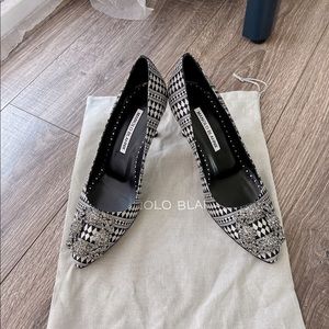 NIB Manolo Blahnik Hangisi Embellished Print Pumps